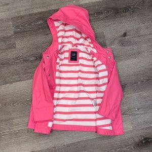 Adorable, Baby Gap, Pink Raincoat in size 5.
